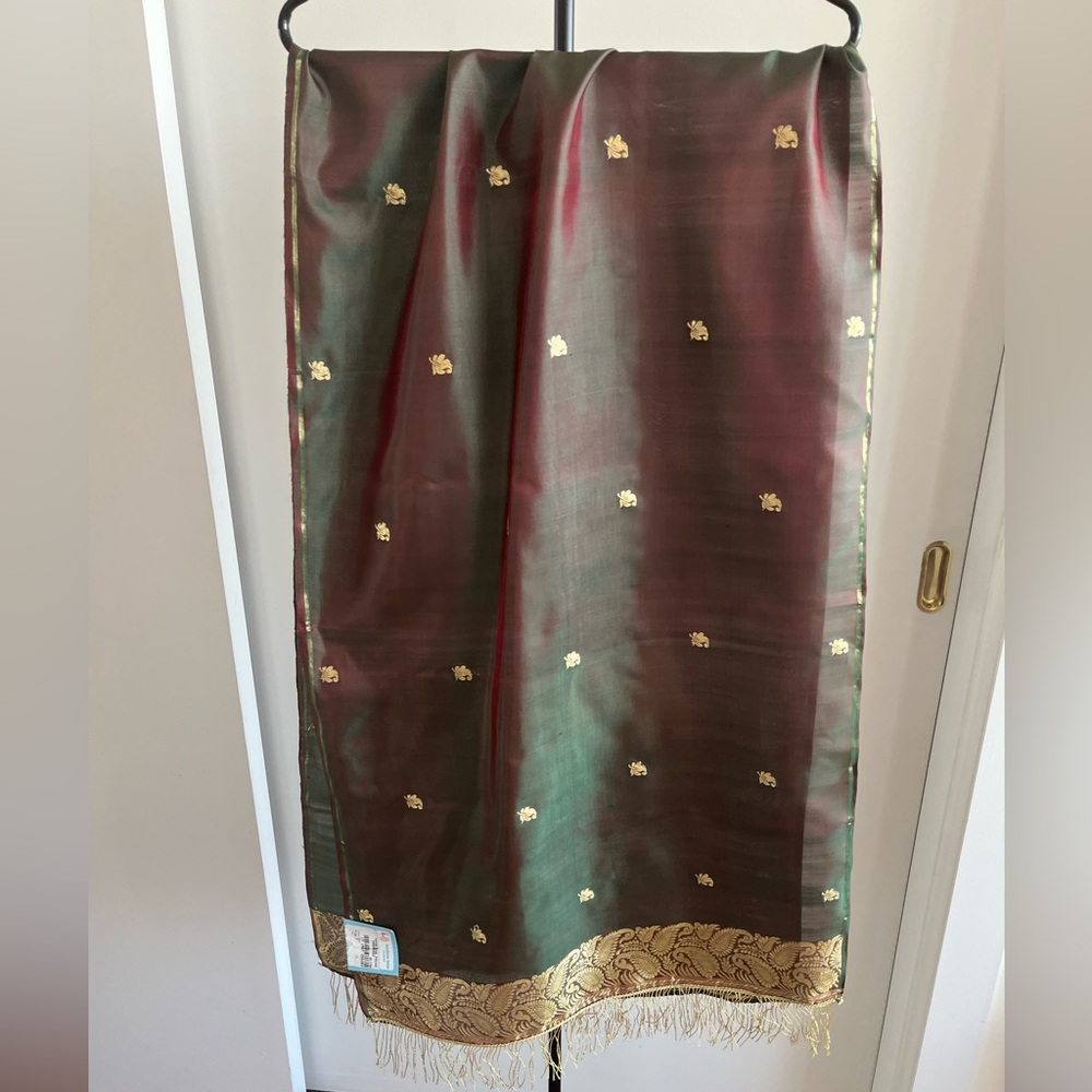 NWT Handloom House Benares silk stole scarf wrap forest green red & gold zari